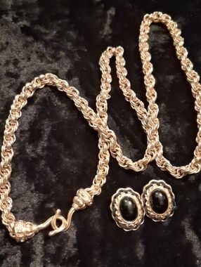 Vintage Gold-Tone Rope Necklace 24 In. with Black Cabochon Earrings